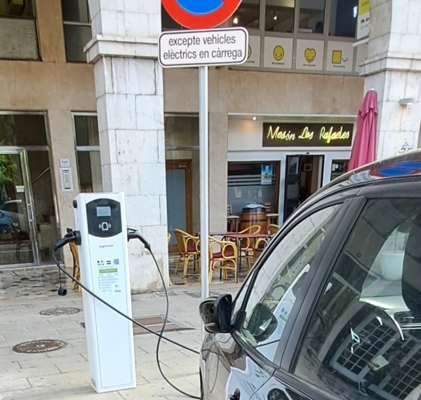Electric vehicle parking Palma