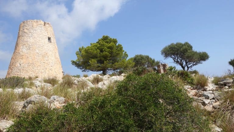 Hiking to Torre Nova des Cap Vermell